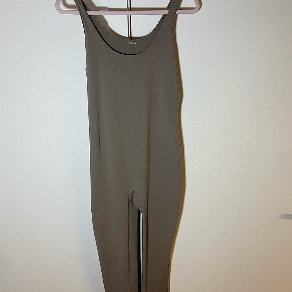 Aritzia jumpsuit (TnaLIFE)